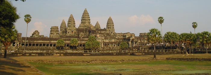 Champagne, Angkor Wat foso; ABOUTAsia Viajes - Siem Reap basada en especialistas en viajes Camboya