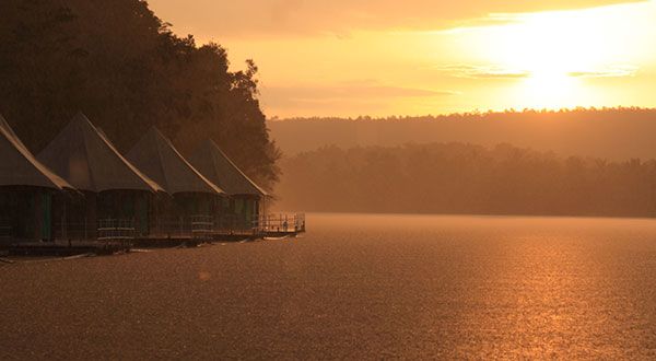 Sunset Ta Tai Floating lodge