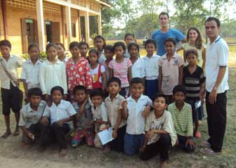 Seb and Olaia - volunteers at Prey Chrouk School