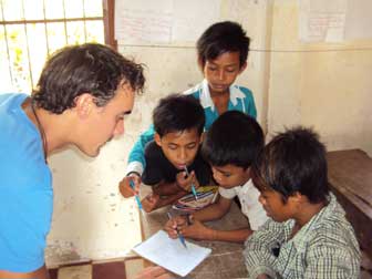 volontariato in cambogia - Seb Coles: ABOUTAsia membro dello staff e insegnante volontario