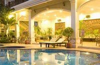 Angkor Holiday Hotel pool